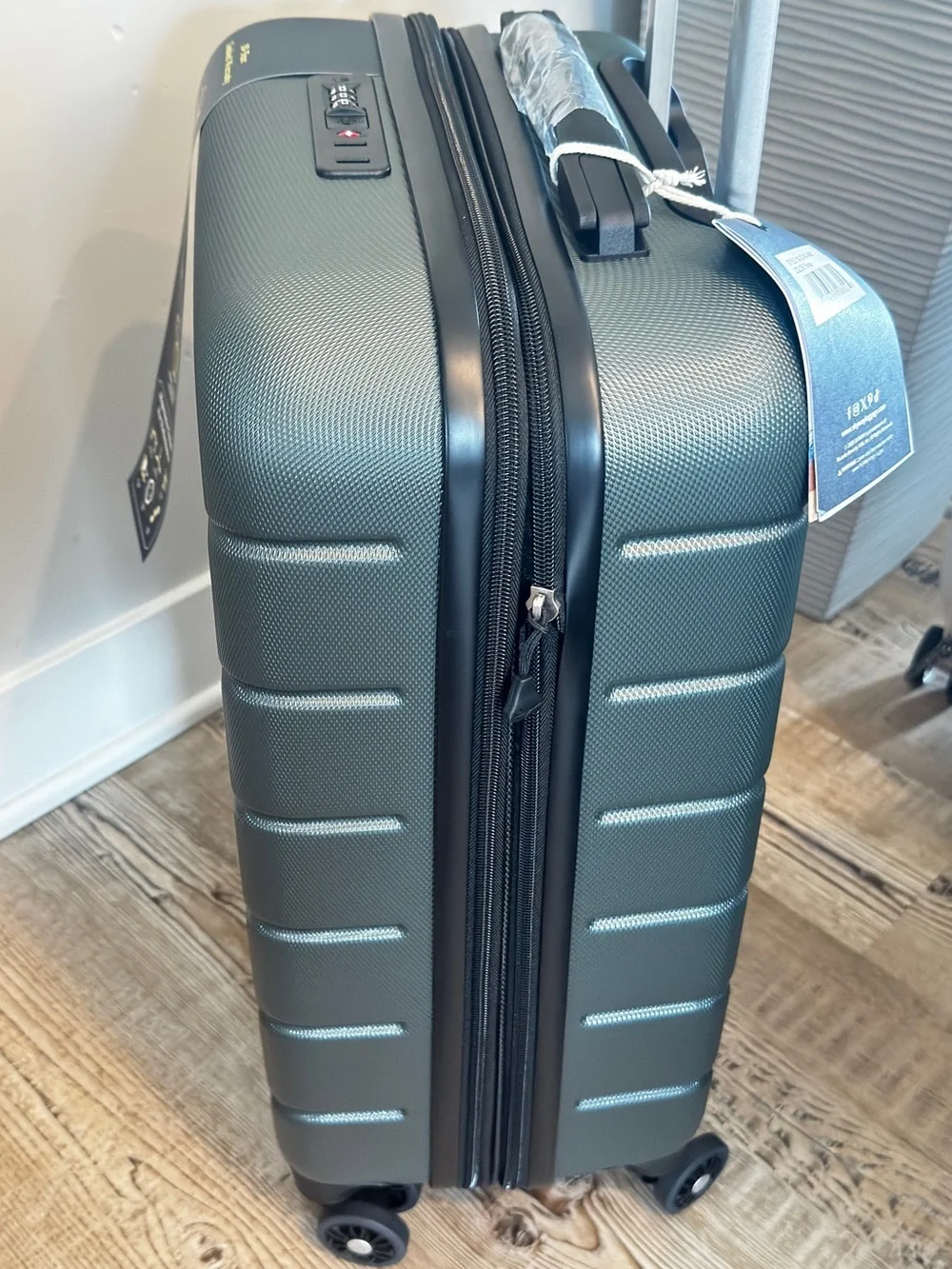 Skyway check in  24 TSA Suitcase Hard Shell Luggage  Silverton Spinner thyme